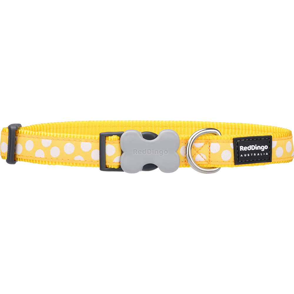 Colar de cachorro com manchas brancas em amarelo
